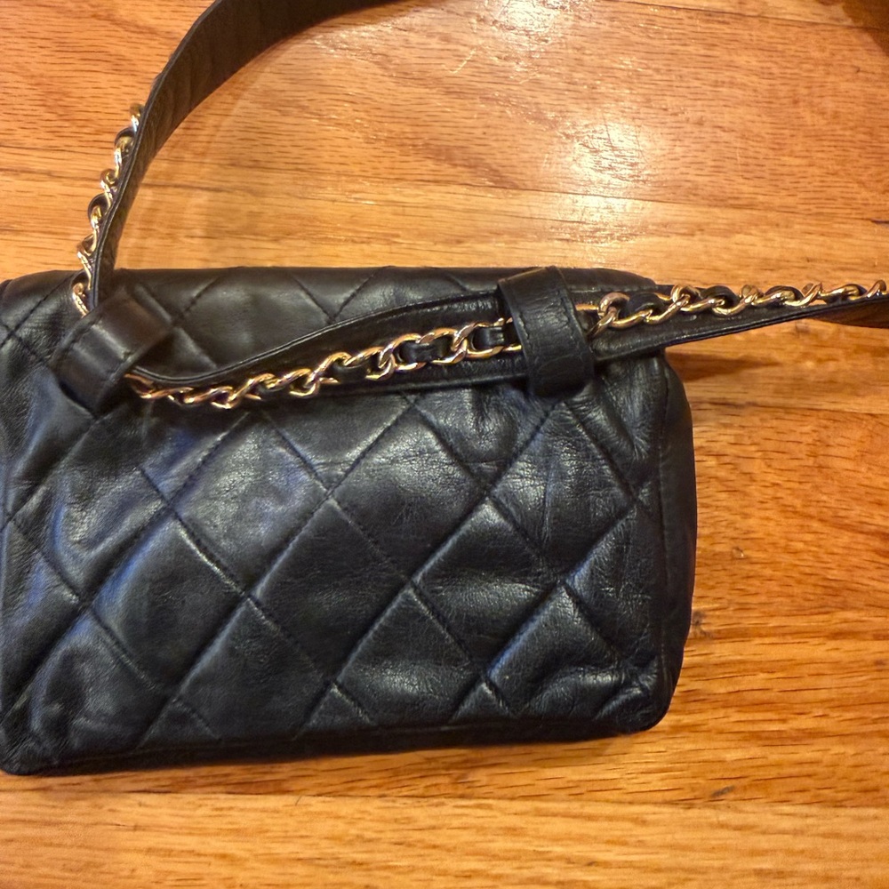 Preloved Authentic vintage Chanel quilted CC lambskin belt bag black - Picture 8 of 14